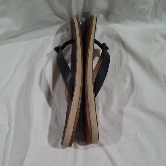 OluKai Women\'s  Black and Brown Flip-Flops Size 9 main image 6